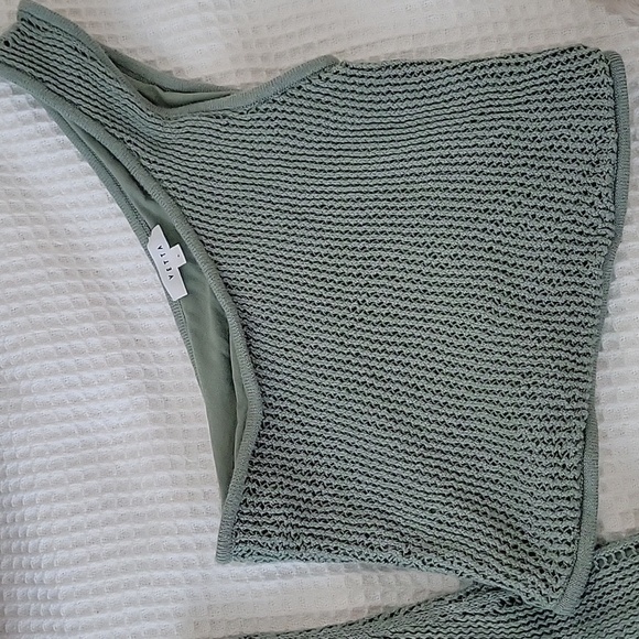 VETTA Green Knit Midi Skirt and Halter Top Set - Picture 8 of 8